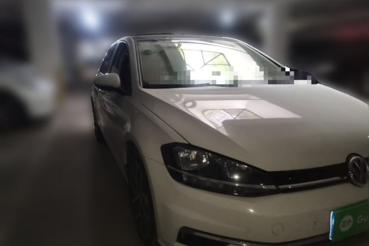 Used Volkswagen Golf 2018 230TSI Automatic Luxury Version Front Right 45 Deg