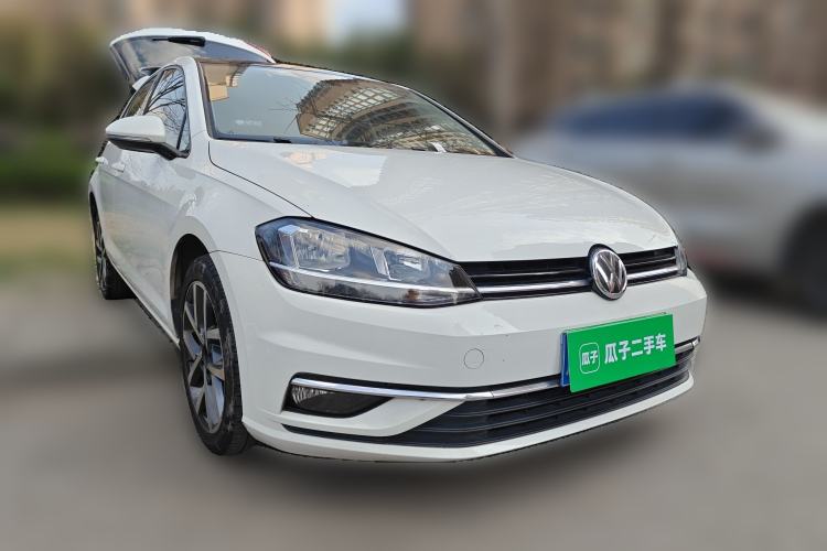 Used Volkswagen Golf 2018 230TSI Automatic Luxury Version Front Right 45 Deg