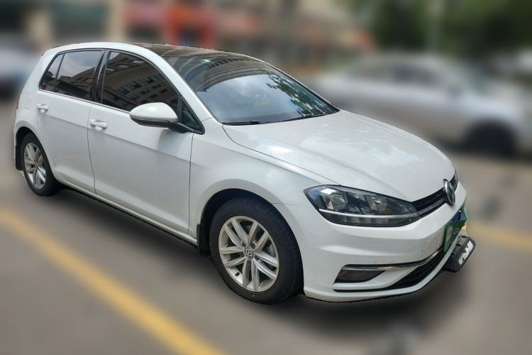 Used Volkswagen Golf 2018 230TSI Automatic Comfort Model Front Right 45 Deg