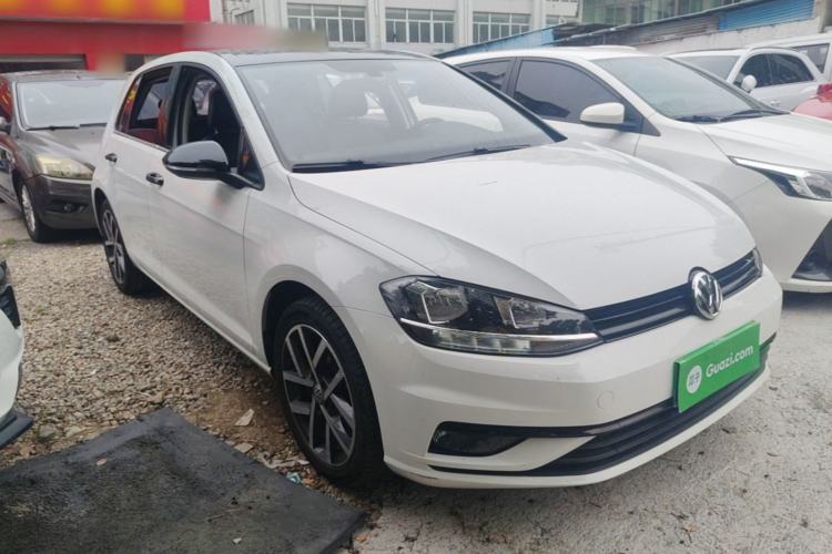 Used Volkswagen Golf 2018 230TSI Automatic Luxury Version Front Right 45 Deg