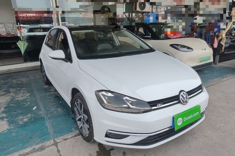 Used Volkswagen Golf 2018 230TSI Automatic Luxury Version Front Right 45 Deg