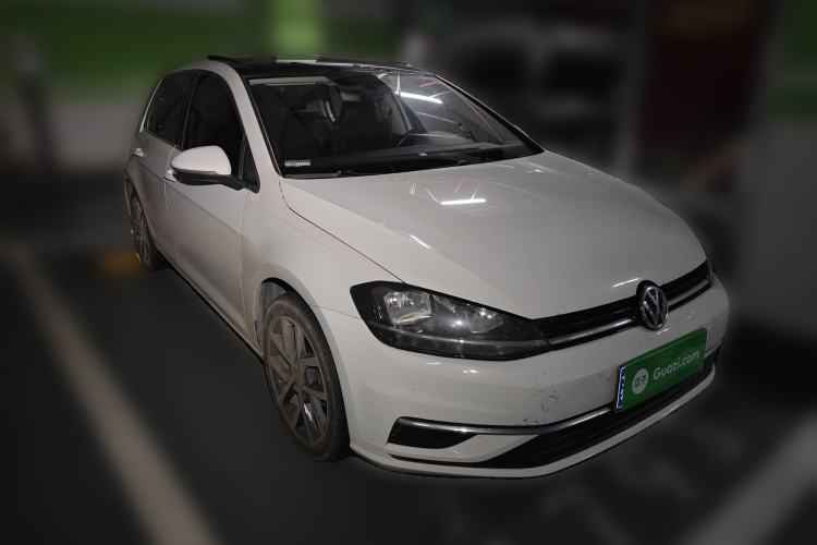 Used Volkswagen Golf 2018 230TSI Automatic Luxury Version Front Right 45 Deg