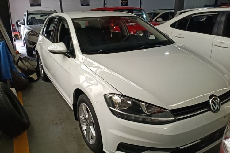 Used Volkswagen Golf 2018 1.6L Automatic Fashion Model Front Right 45 Deg
