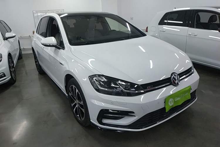 Used Volkswagen Golf 2018 280TSI Automatic R-Line Model Front Right 45 Deg