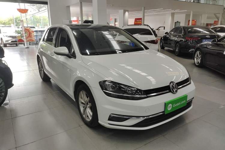 Used Volkswagen Golf 2018 230TSI Automatic Comfort Model Front Right 45 Deg