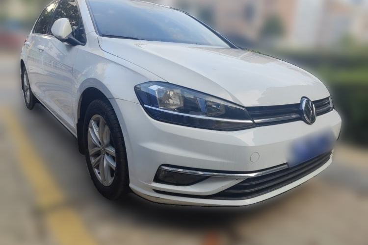 Used Volkswagen Golf 2018 230TSI Automatic Comfort Model Front Right 45 Deg