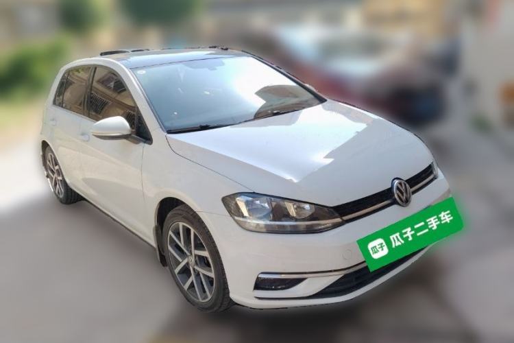 Used Volkswagen Golf 2018 230TSI Automatic Luxury Version Front Right 45 Deg
