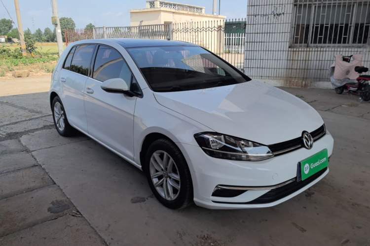 Used Volkswagen Golf 2018 230TSI Automatic Comfort Model Front Right 45 Deg