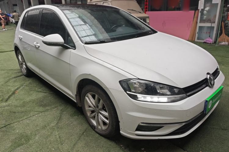 Used Volkswagen Golf 2018 230TSI Automatic Comfort Model Front Right 45 Deg