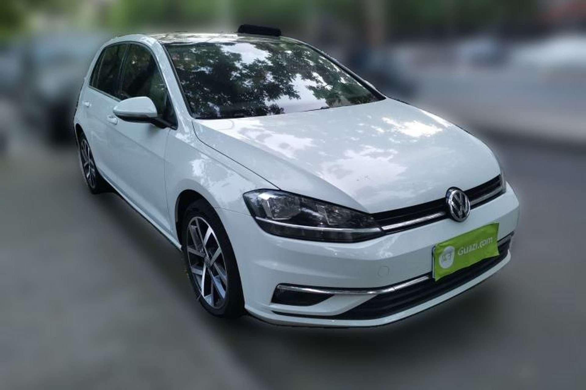Used Volkswagen Golf 2018 230TSI Automatic Luxury Version Front Right 45 Deg