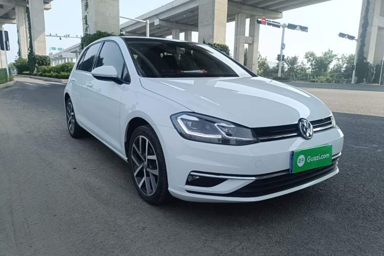 Used Volkswagen Golf 2018 230TSI Automatic Luxury Version Front Right 45 Deg
