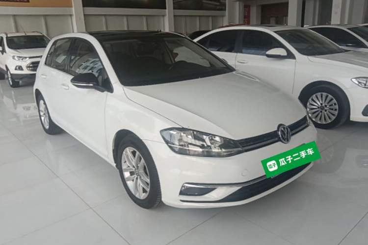 Used Volkswagen Golf 2018 230TSI Automatic Comfort Model Front Right 45 Deg