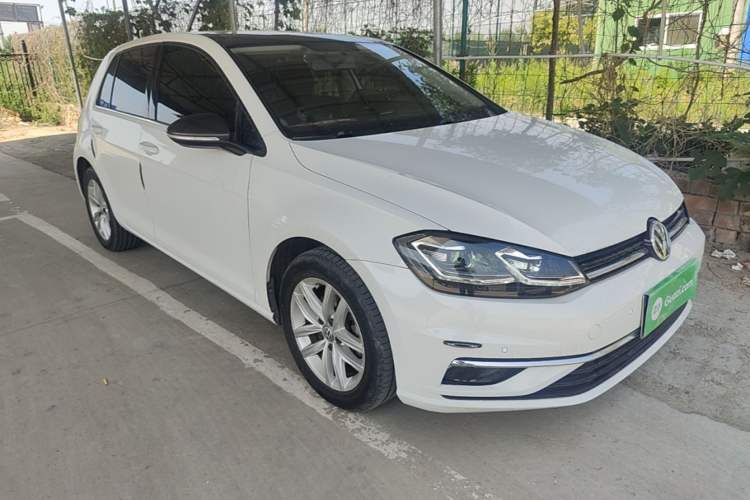 Used Volkswagen Golf 2018 230TSI Automatic Comfort Model Front Right 45 Deg
