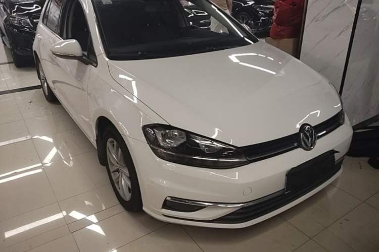 Used Volkswagen Golf 2018 230TSI Automatic Comfort Model Front Right 45 Deg