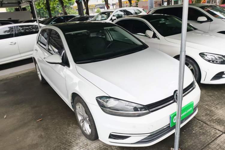 Used Volkswagen Golf 2018 230TSI Automatic Comfort Model Front Right 45 Deg