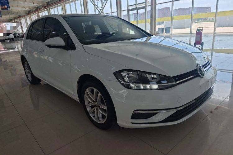 Used Volkswagen Golf 2018 230TSI Automatic Comfort Model Front Right 45 Deg