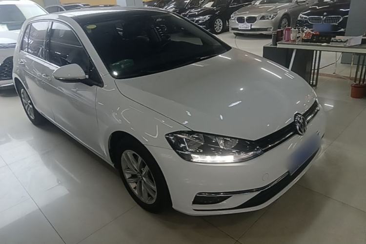Used Volkswagen Golf 2018 230TSI Automatic Comfort Model Front Right 45 Deg