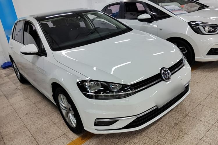 Used Volkswagen Golf 2018 1.6L Automatic Comfort Model Front Right 45 Deg