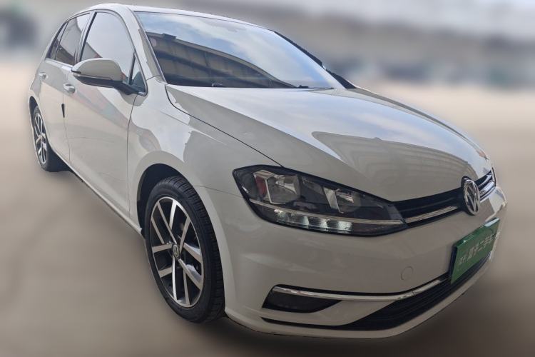 Used Volkswagen Golf 2018 230TSI Automatic Luxury Version Front Right 45 Deg