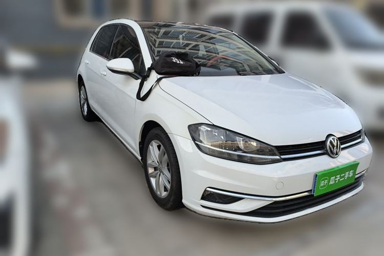 Used Volkswagen Golf 2018 1.6L Automatic Comfort Model Front Right 45 Deg