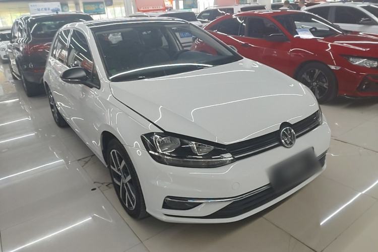Used Volkswagen Golf 2018 230TSI Automatic Luxury Version Front Right 45 Deg