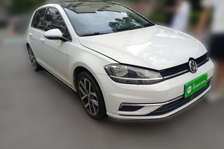 Used Volkswagen Golf 2018 230TSI Automatic Luxury Version Front Right 45 Deg