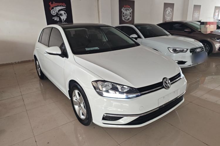 Used Volkswagen Golf 2018 230TSI Automatic Comfort Model Front Right 45 Deg