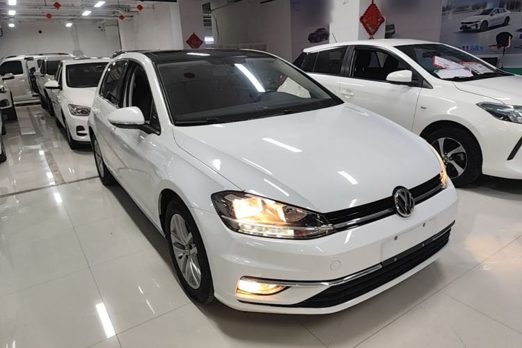 Used Volkswagen Golf 2018 230TSI Automatic Comfort Model Front Right 45 Deg