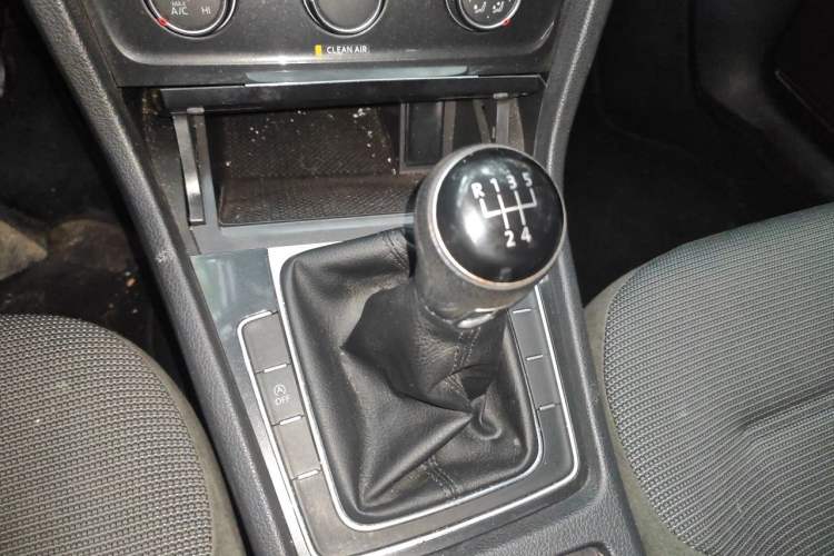 Used Volkswagen Golf 2018 230TSI Manual Comfort Version Gear Lever