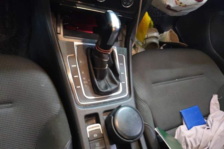 Used Volkswagen Golf 2018 1.6L Automatic Comfort Model Gear Lever
