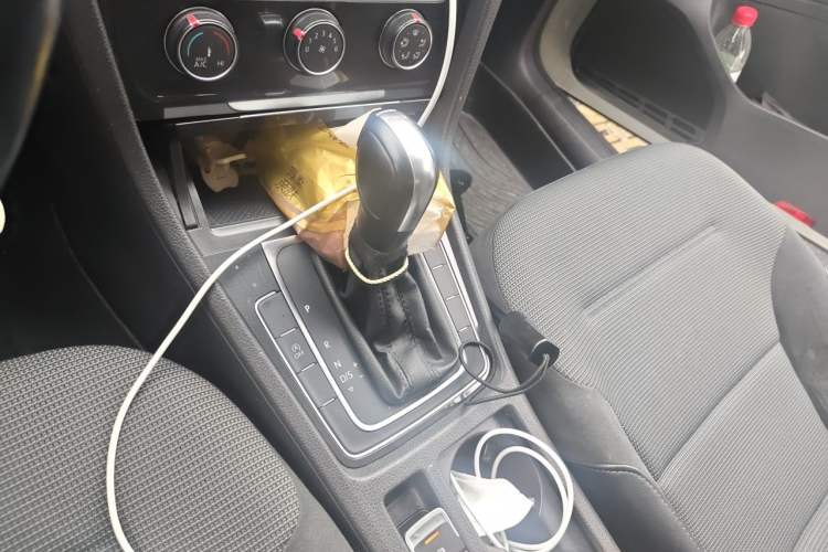 Used Volkswagen Golf 2018 230TSI Automatic Comfort Model Gear Lever
