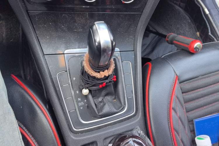 Used Volkswagen Golf 2018 1.6L Automatic Comfort Model Gear Lever