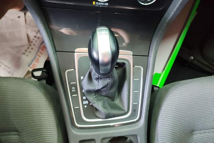 Used Volkswagen Golf 2018 230TSI Automatic Comfort Model Gear Lever