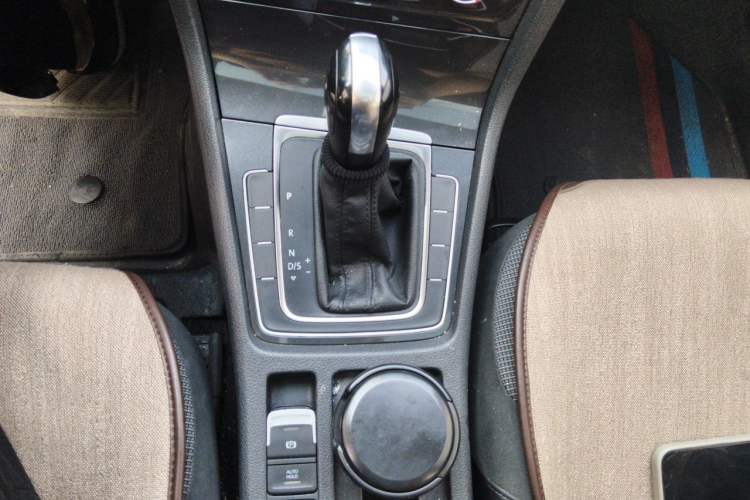Used Volkswagen Golf 2018 1.6L Automatic Comfort Model Gear Lever