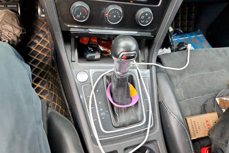 Used Volkswagen Golf 2018 230TSI Automatic Luxury Version Gear Lever