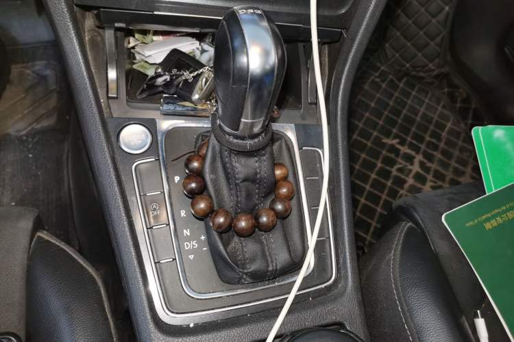 Used Volkswagen Golf 2018 230TSI Automatic Luxury Version Gear Lever