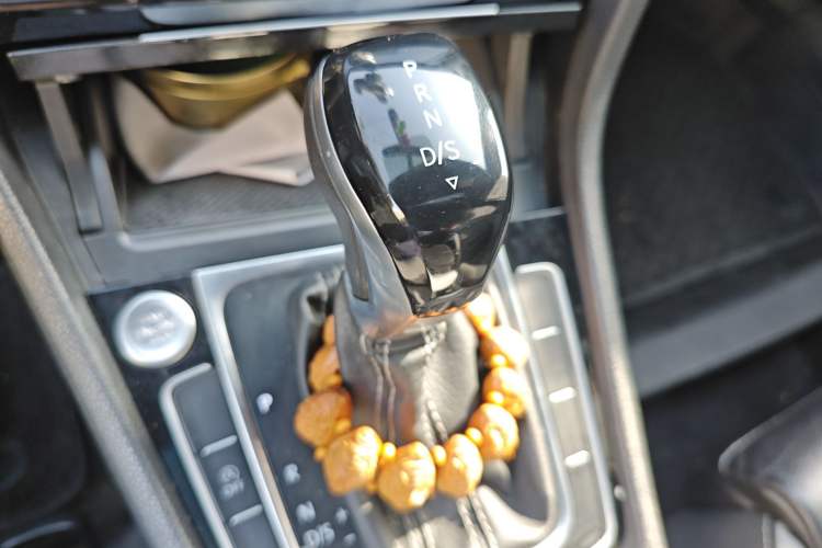 Used Volkswagen Golf 2018 280TSI Automatic R-Line Model Gear Lever