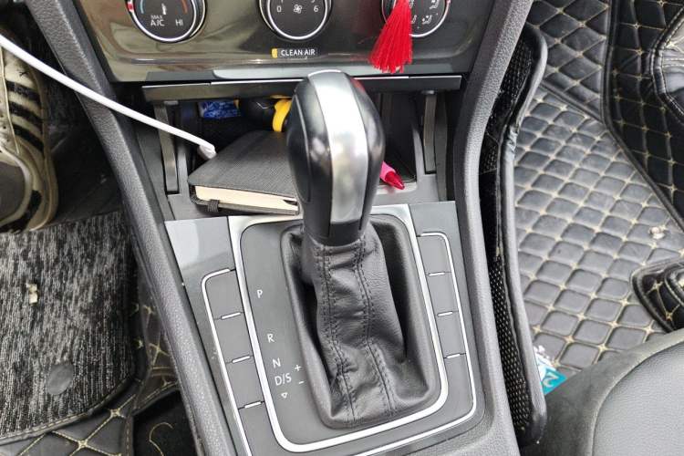 Used Volkswagen Golf 2018 1.6L Automatic Comfort Model Gear Lever