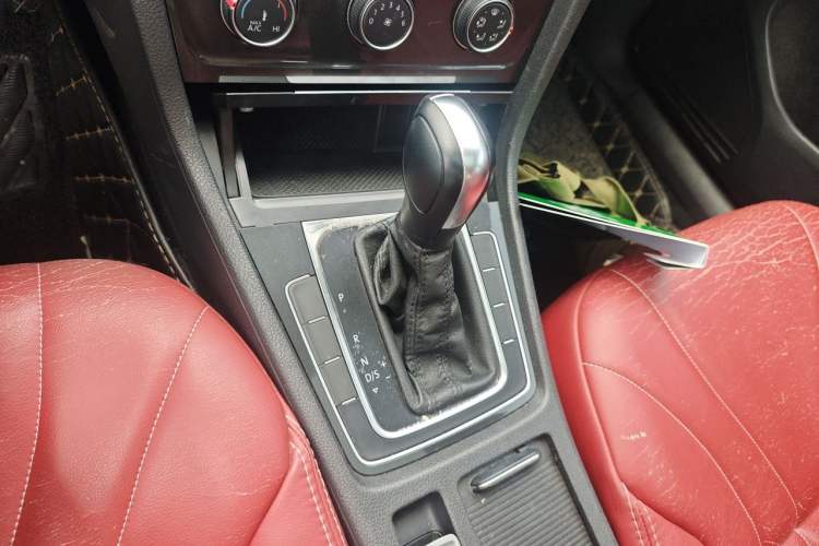 Used Volkswagen Golf 2018 1.6L Automatic Comfort Model Gear Lever
