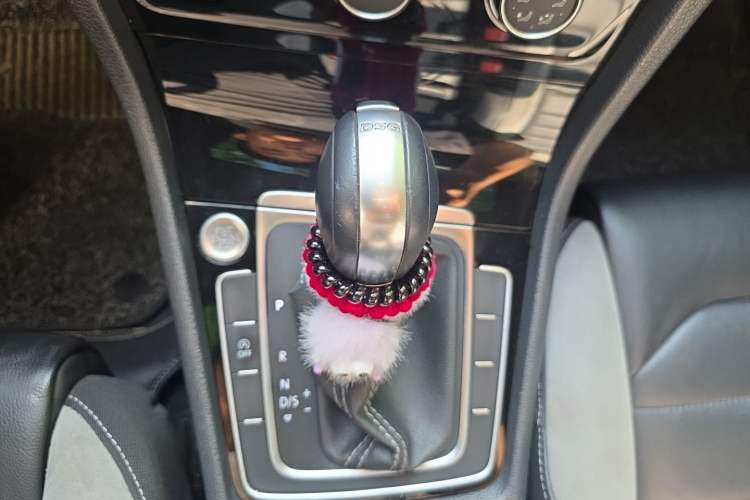 Used Volkswagen Golf 2018 280TSI Automatic R-Line Model Gear Lever