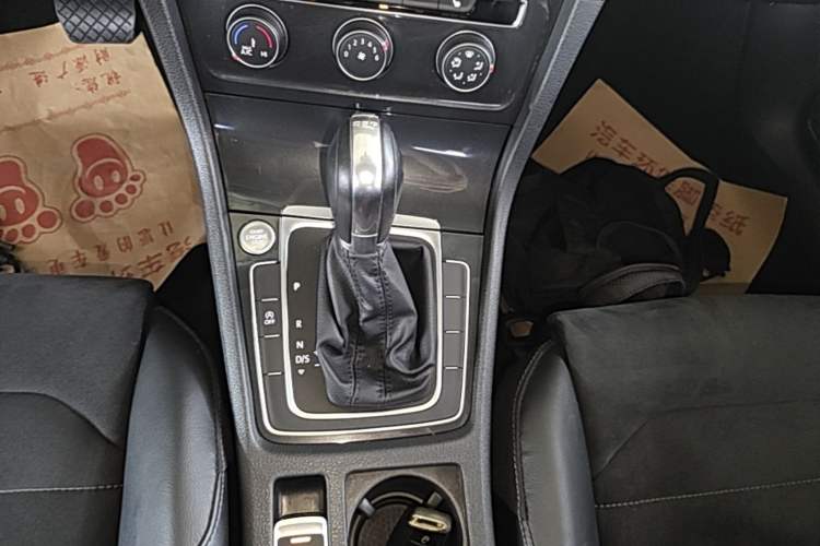 Used Volkswagen Golf 2018 230TSI Automatic Luxury Version Gear Lever