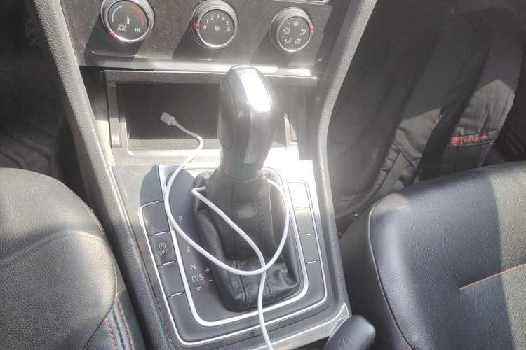 Used Volkswagen Golf 2018 230TSI Automatic Comfort Model Gear Lever