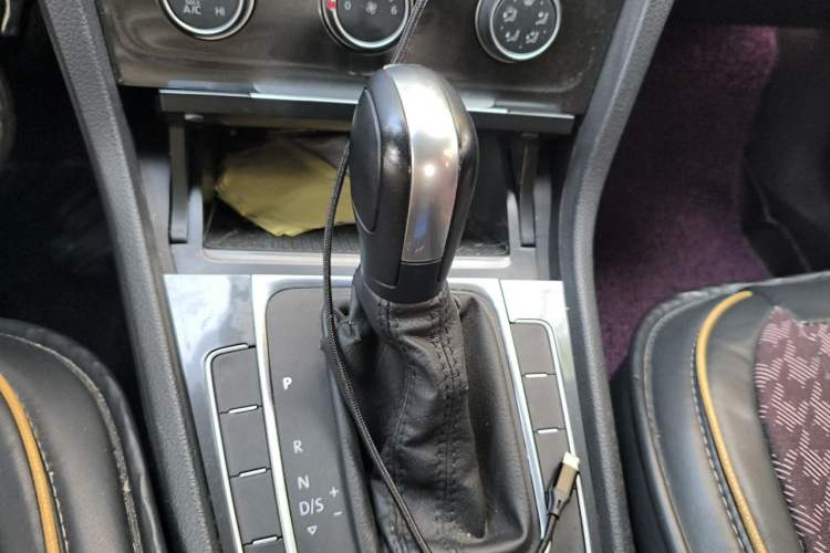 Used Volkswagen Golf 2018 1.6L Automatic Comfort Model Gear Lever