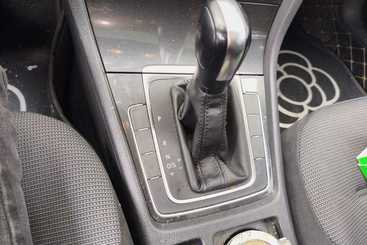 Used Volkswagen Golf 2018 1.6L Automatic Comfort Model Gear Lever