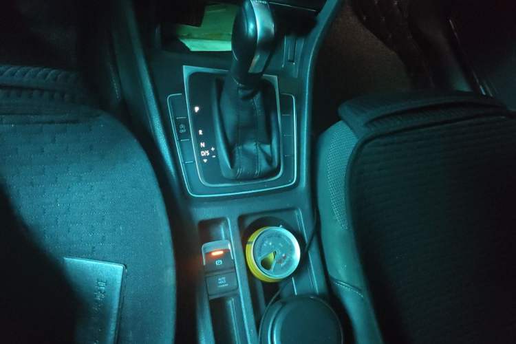 Used Volkswagen Golf 2018 230TSI Automatic Comfort Model Gear Lever