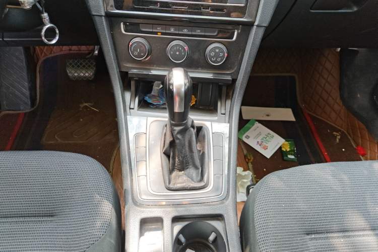 Used Volkswagen Golf 2018 1.6L Automatic Comfort Model Gear Lever