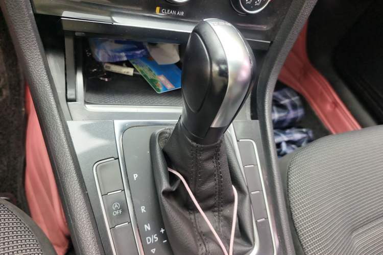 Used Volkswagen Golf 2018 230TSI Automatic Comfort Model Gear Lever