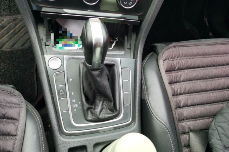 Used Volkswagen Golf 2018 230TSI Automatic Luxury Version Gear Lever