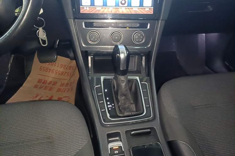 Used Volkswagen Golf 2018 1.6L Automatic Comfort Model Gear Lever