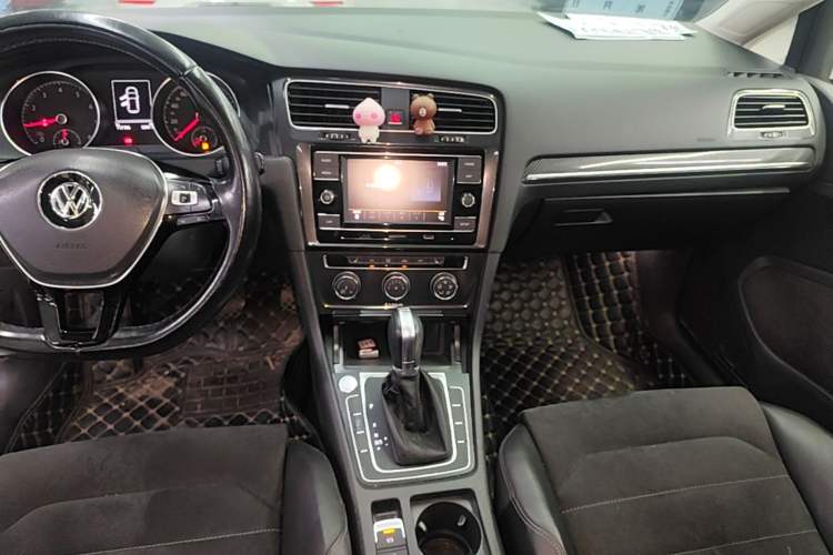 Used Volkswagen Golf 2018 230TSI Automatic Luxury Version Gear Lever
